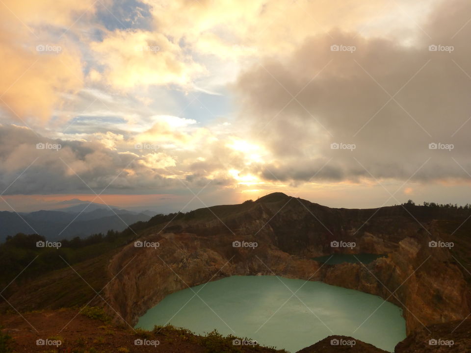 Vulcano. Sunrise at kelimutu vulcano, Indonesia 