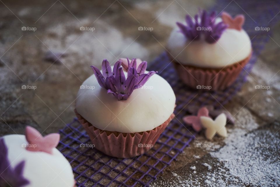 Flowers on cupcakes