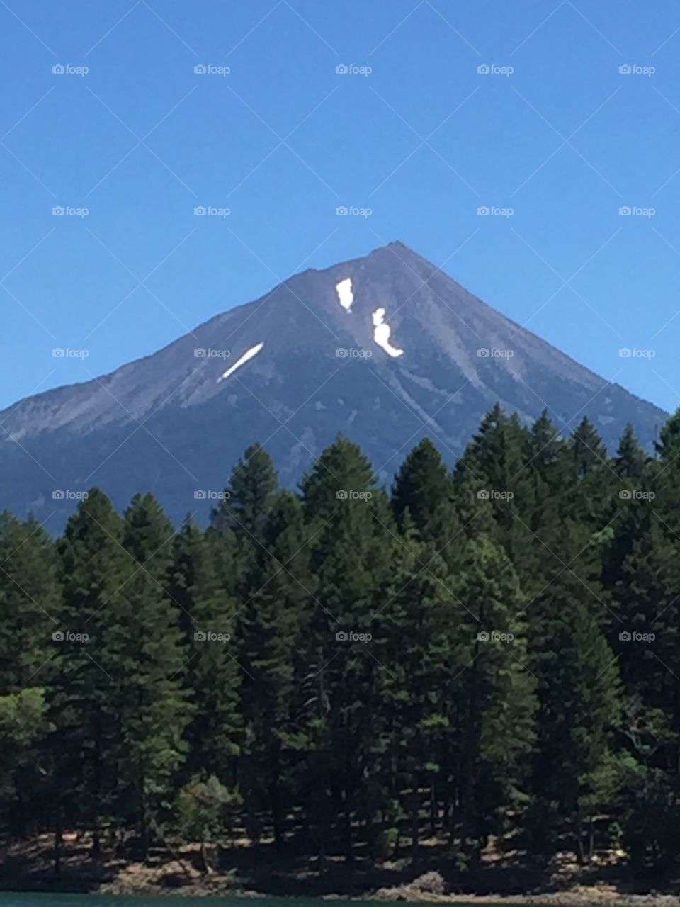 Willow lake and MT. McLaughlin 