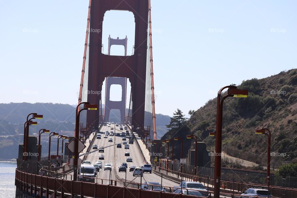 Traffic on the bridge 