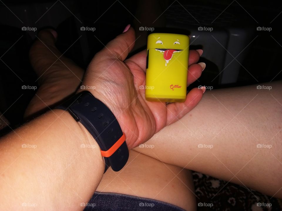 зажигалка дразнится)