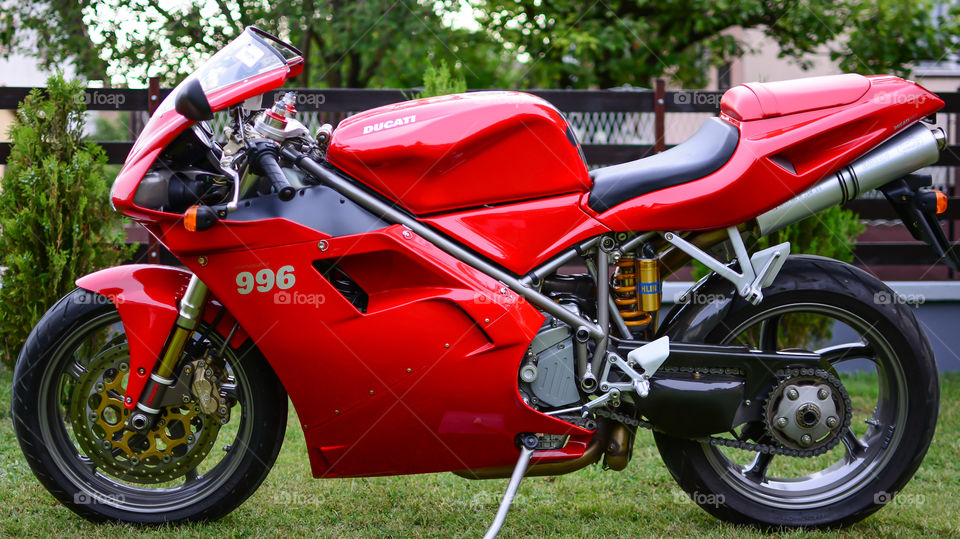 red ducati 996s motorcycle