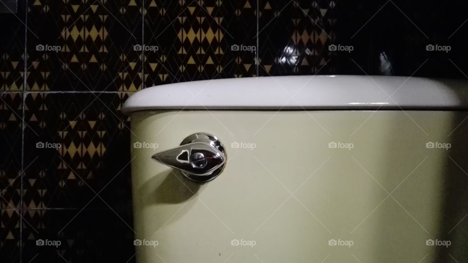 toilet flushing tank