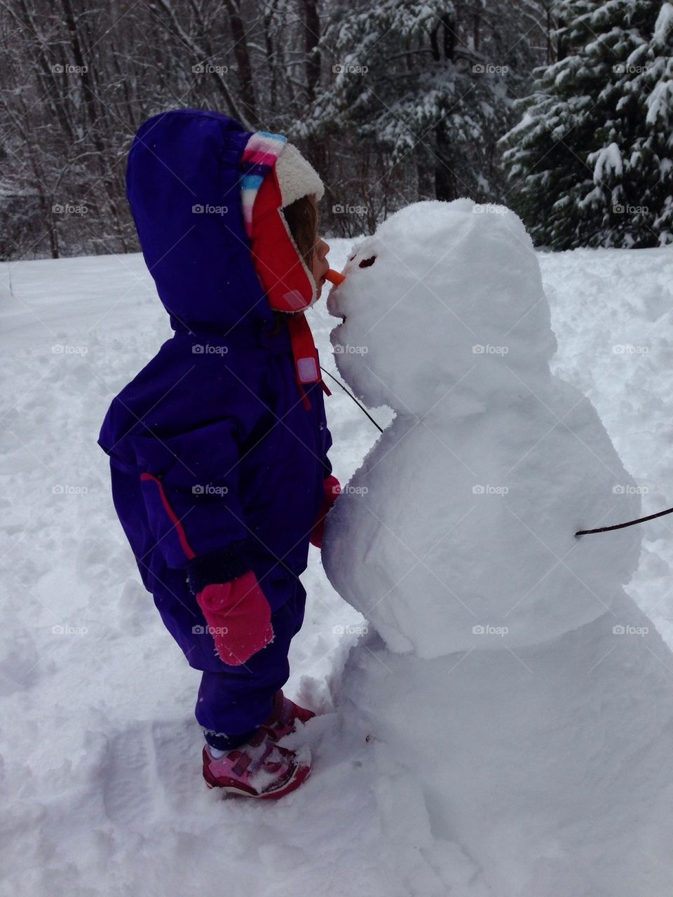 Kissing snowman