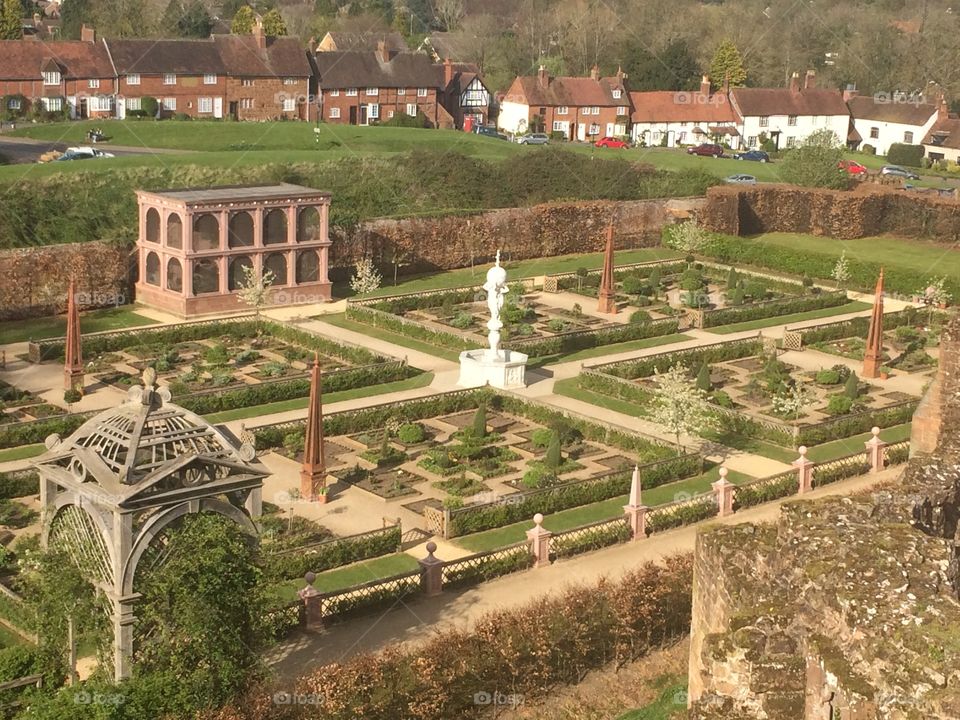 Kenilworth castle gardens