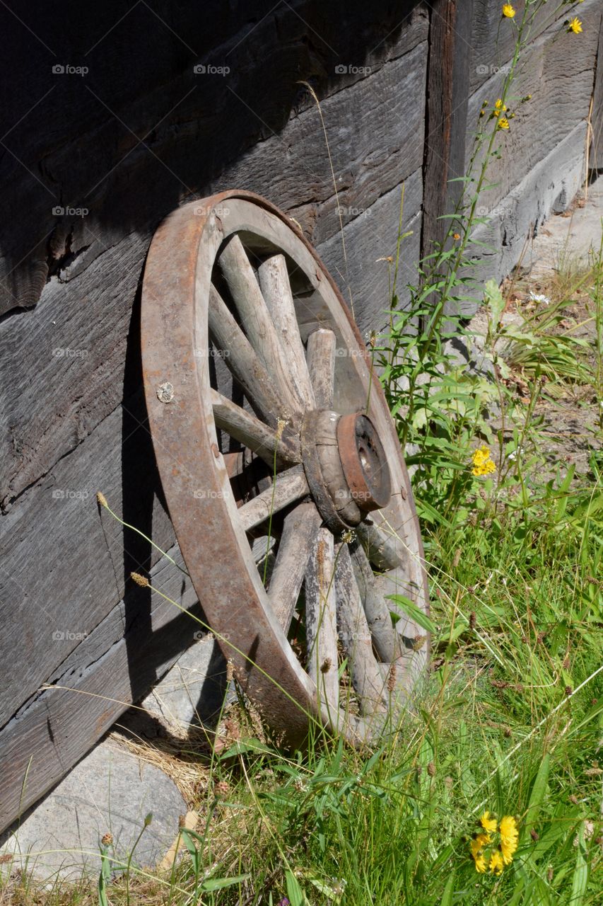 A wagon wheel