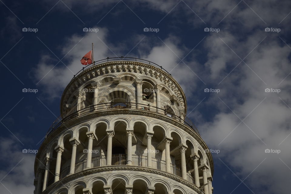 Pisa's tower . Pisa's leaned tower