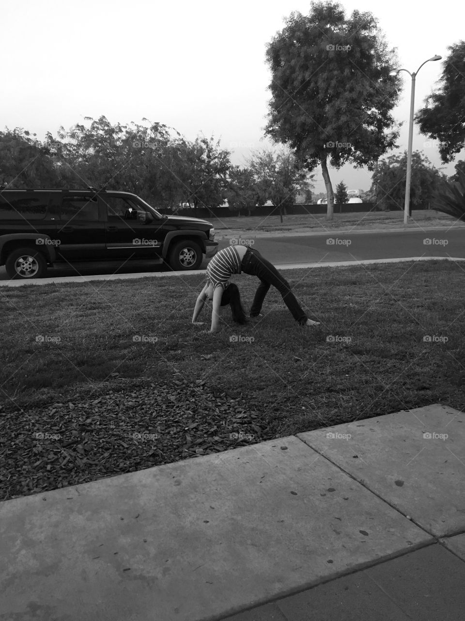 Niña  con sus atibidaded
