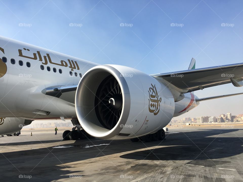 Emirates B777 Engine & Wing