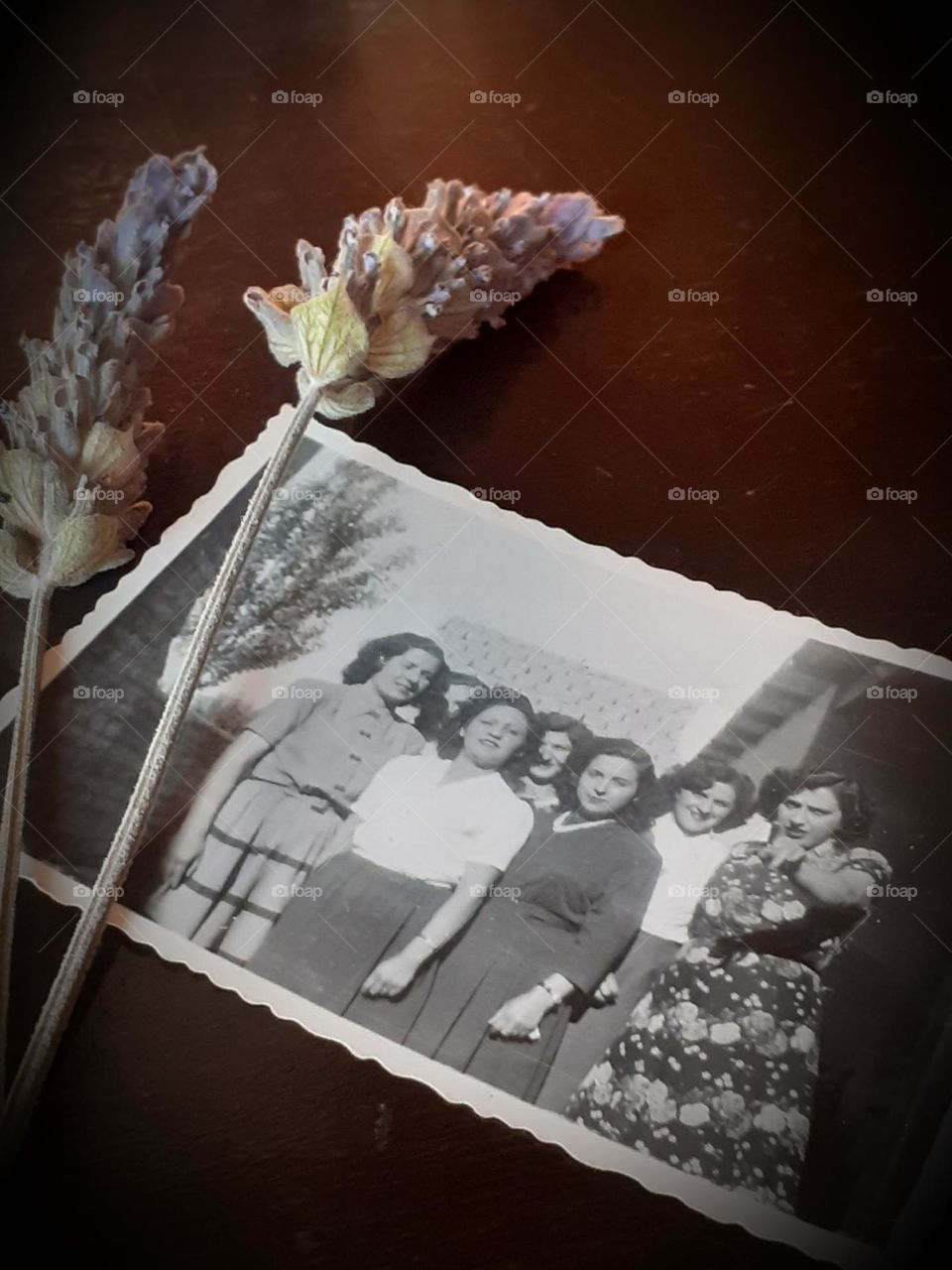 Foto antigua de mujeres en blanco y negro