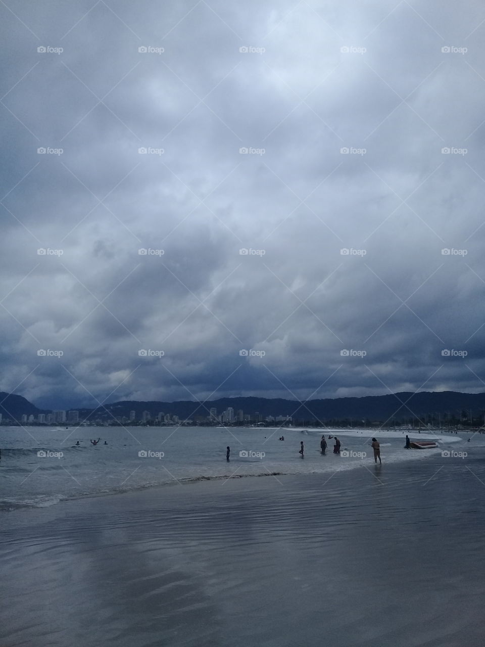 Na semana passada, estávamos curtindo a praia (apesar do céu nublado). 
Estava bom ou não?