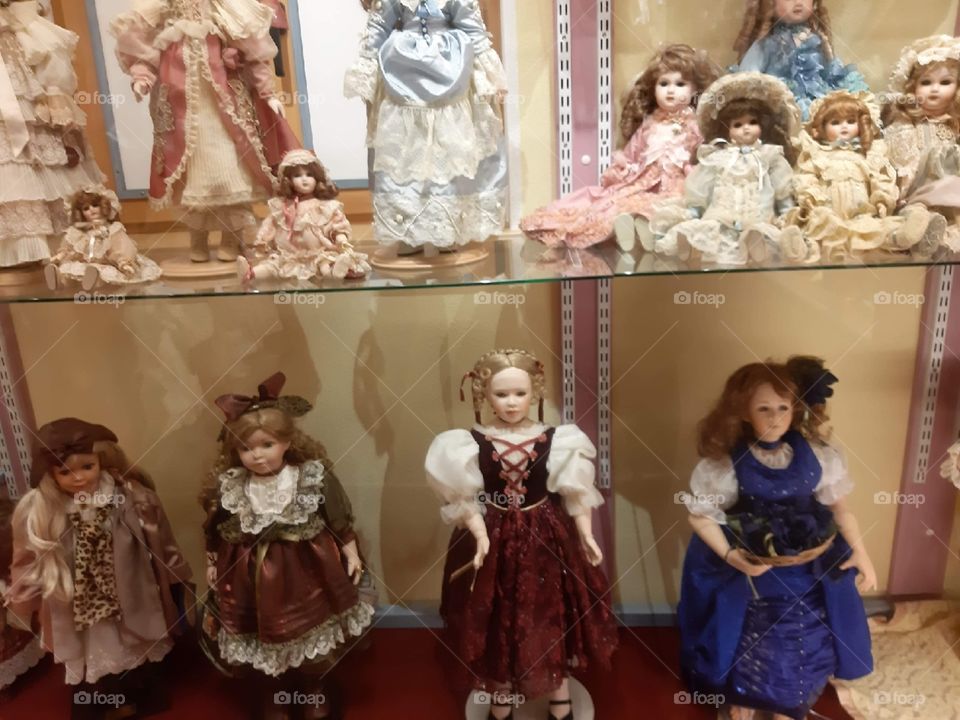 The magic world of dolls