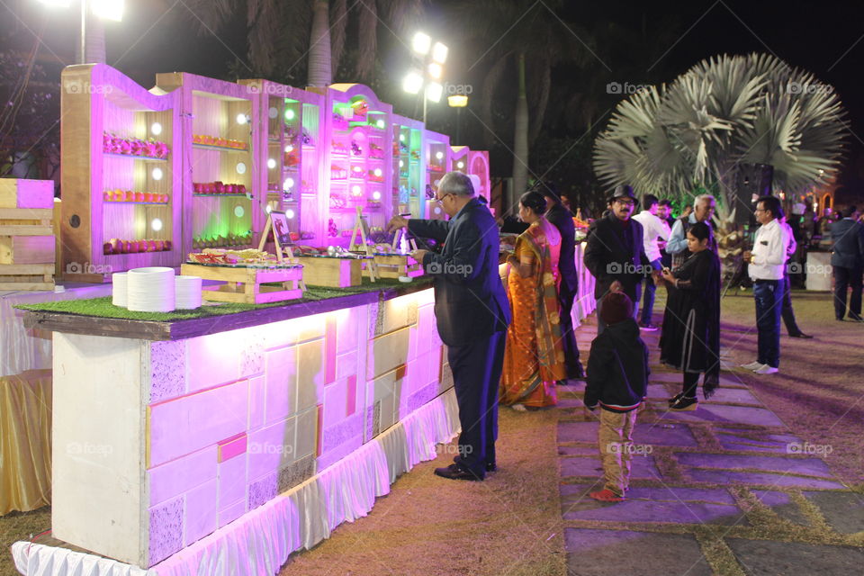 The man Eat of fruit