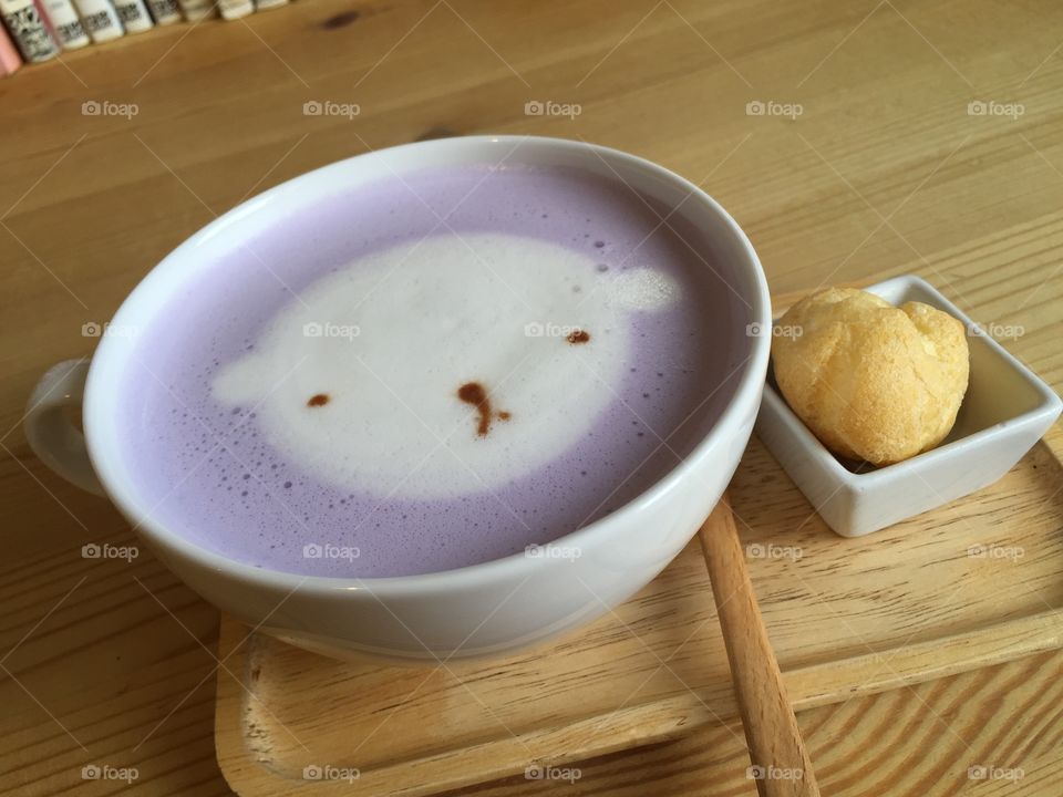 Taro latte art