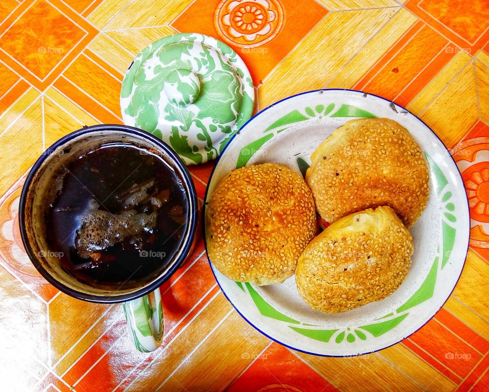 hey.. it's time for snack and hot tea!!