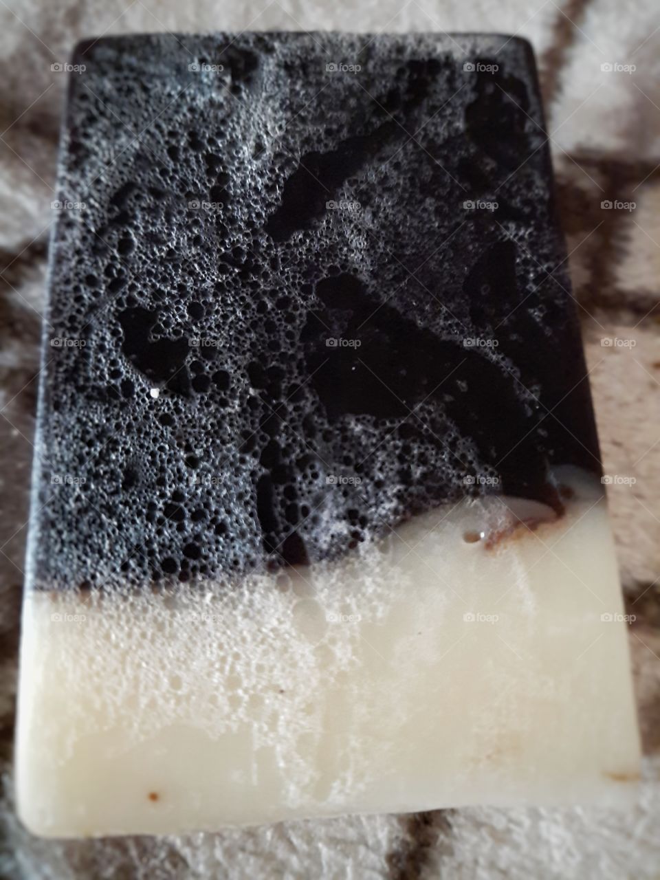 кусочек черно белого мыла