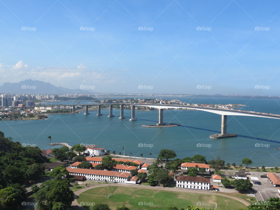 Terceira Ponte - Ponte Deputado Darcy Castello de Mendonça , com vista panorâmica da baía , é a segunda ponte mais alta do Brasil .