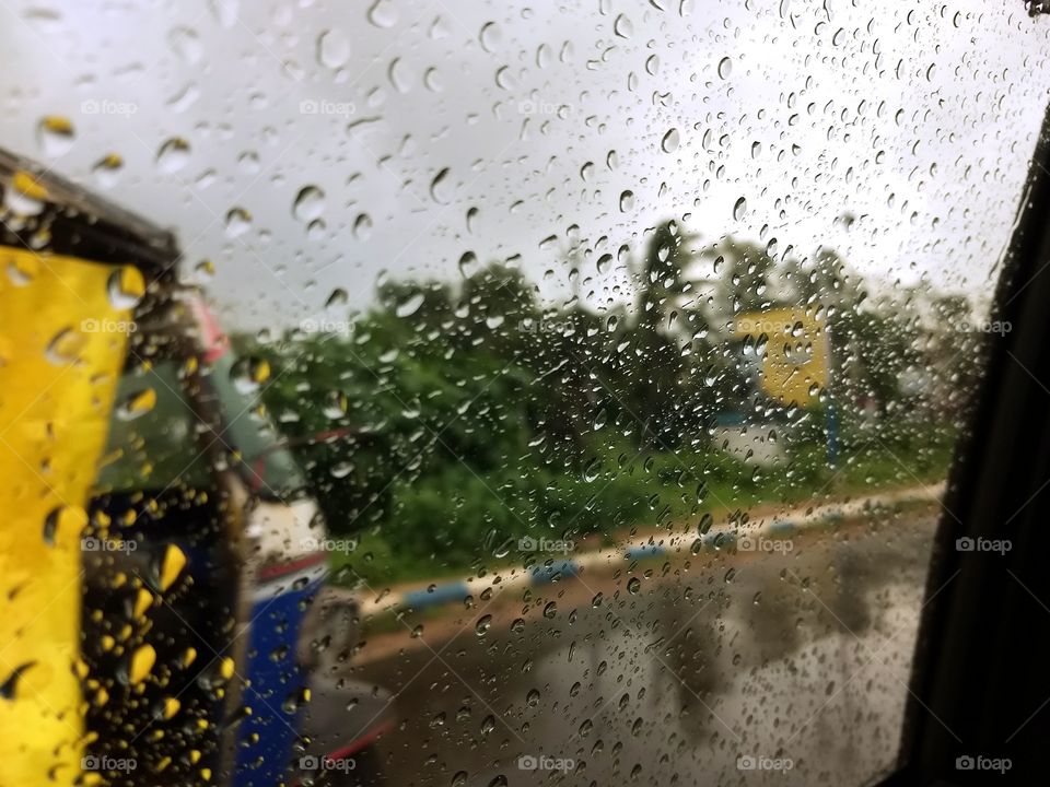 Shooting in rain produces dramatic atmosphere and soft romantic scenes . Reflection can occasionally produce mirrors or blurs of dancing colors , making the photography in rain beautiful & unpredictable.