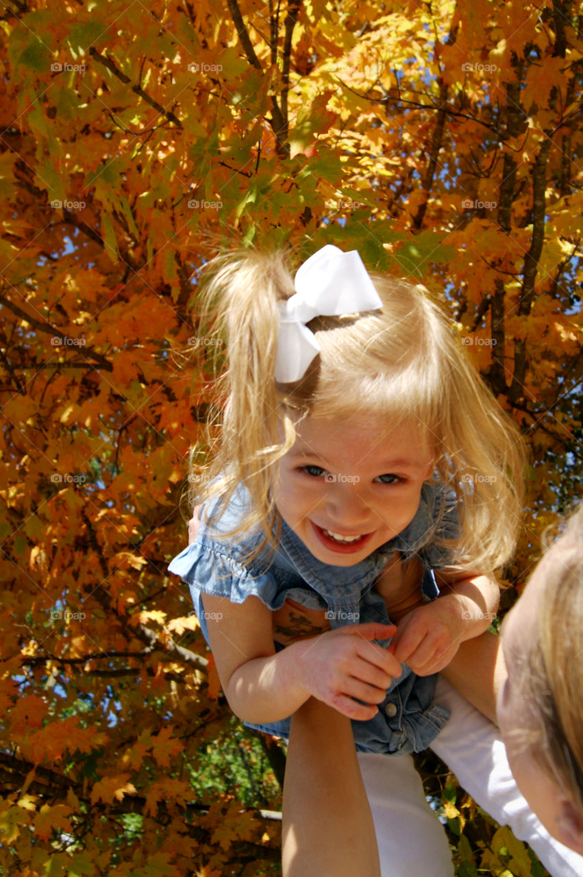 Parents carrying her daughter