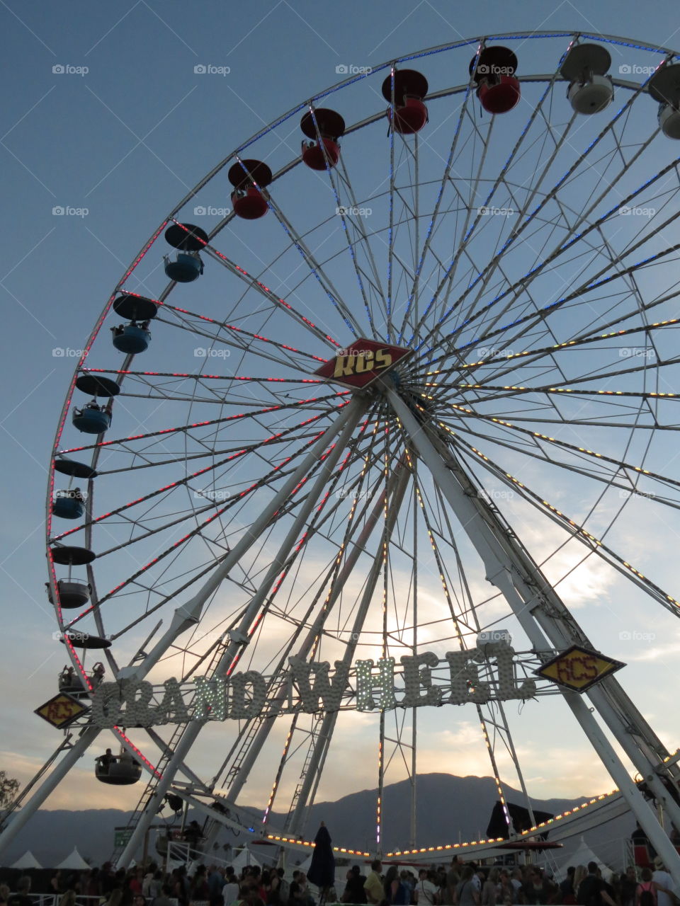 Ferris wheel during the day.