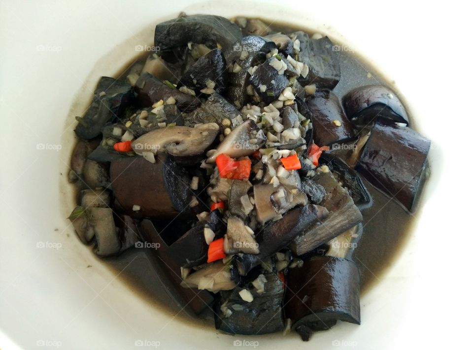 Stir-fried eggplant