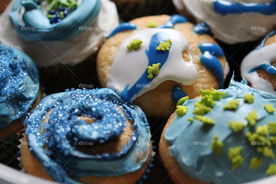 blue cupcakes