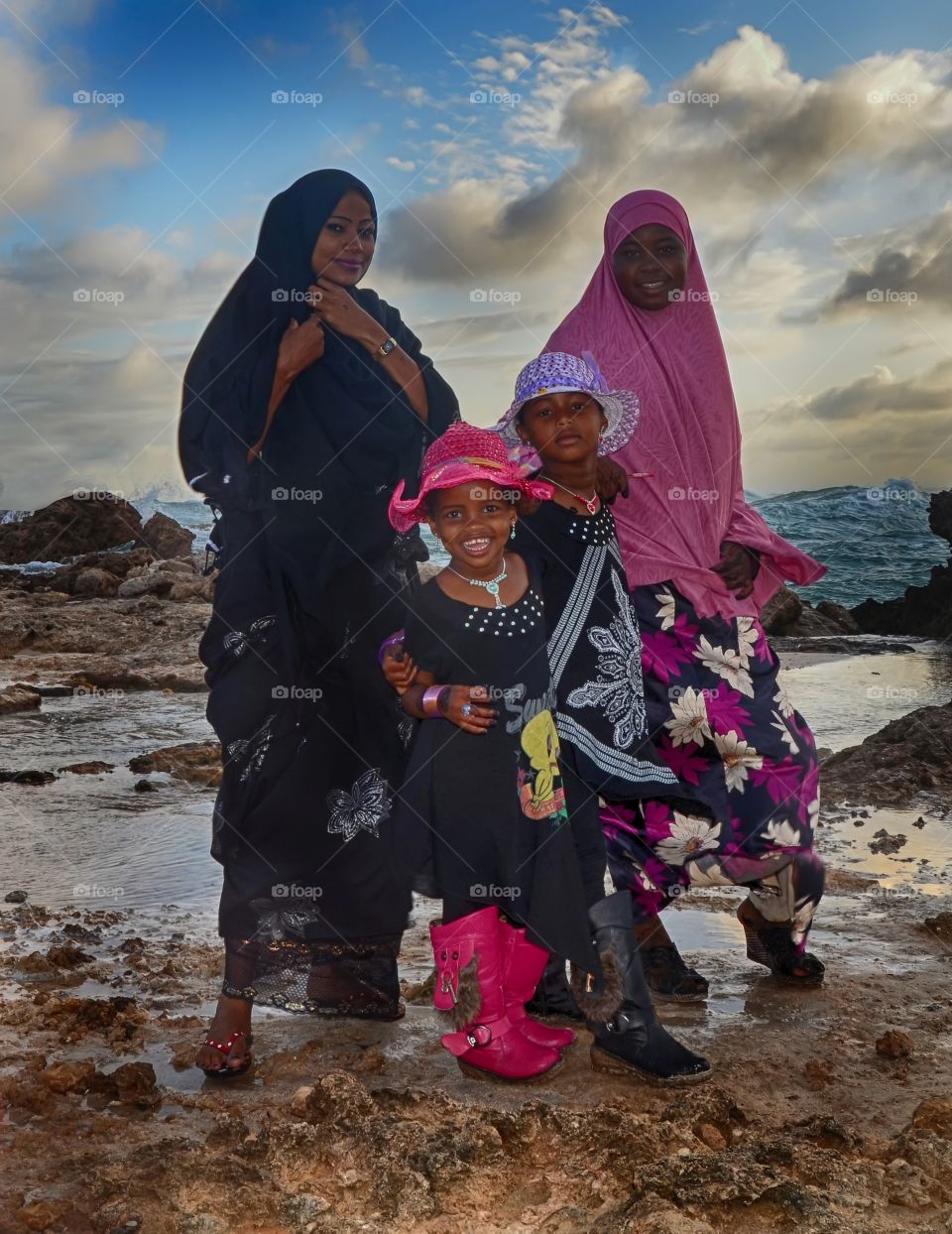 Somali family. The mother and her daugthers enjoyed the sunset on Mogadishu beach when I asked the youngest one for a picture.