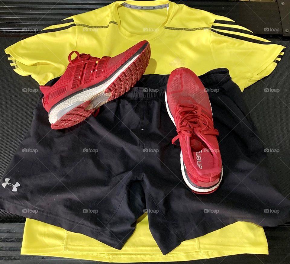 🏃‍♂️ 🇺🇸 Good Morning!  Everything ready to sweat the shirt. Let's go for a good morning jog?  Running is good for your health! / 🇧🇷 Bom dia! Tudo pronto para suar a camisa. Vamos para um bom cooper matinal? Correr faz bem para a saúde! 