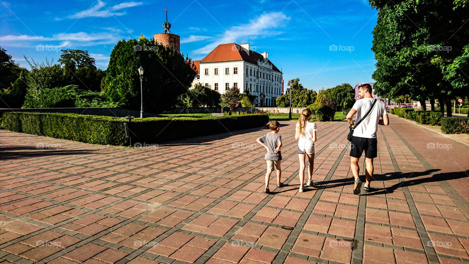 w stronę Odry, po lewej Zamek Książąt Głogowskich, na wprost most tolerancji
