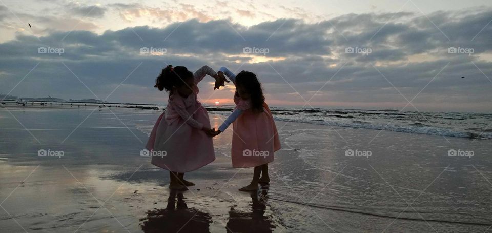 Two twins girls.