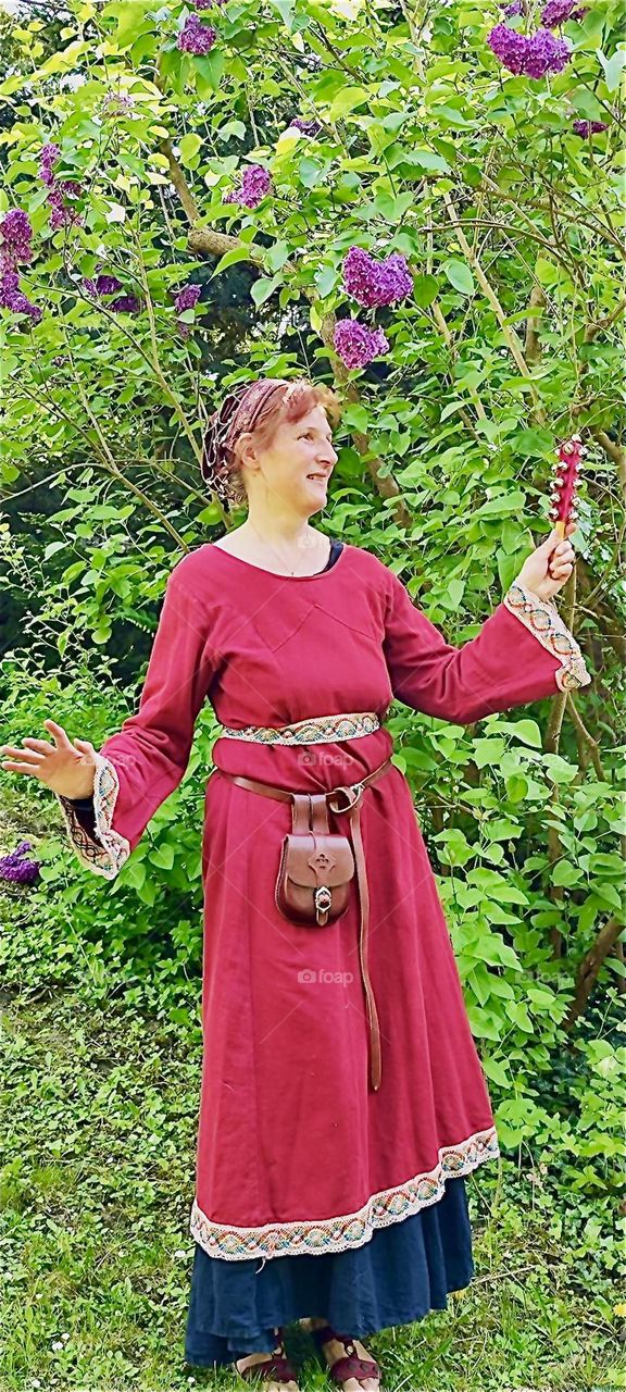 This lovely lady in her medieval costume is one of the musicians for “Da Albrecht & sei Agnes”, a child version of the historic play about Duke “Albrecht” of “Straubing”, “Bavaria” and his wife “Agnes Bernauer”. 2024. Hypnotic Productions