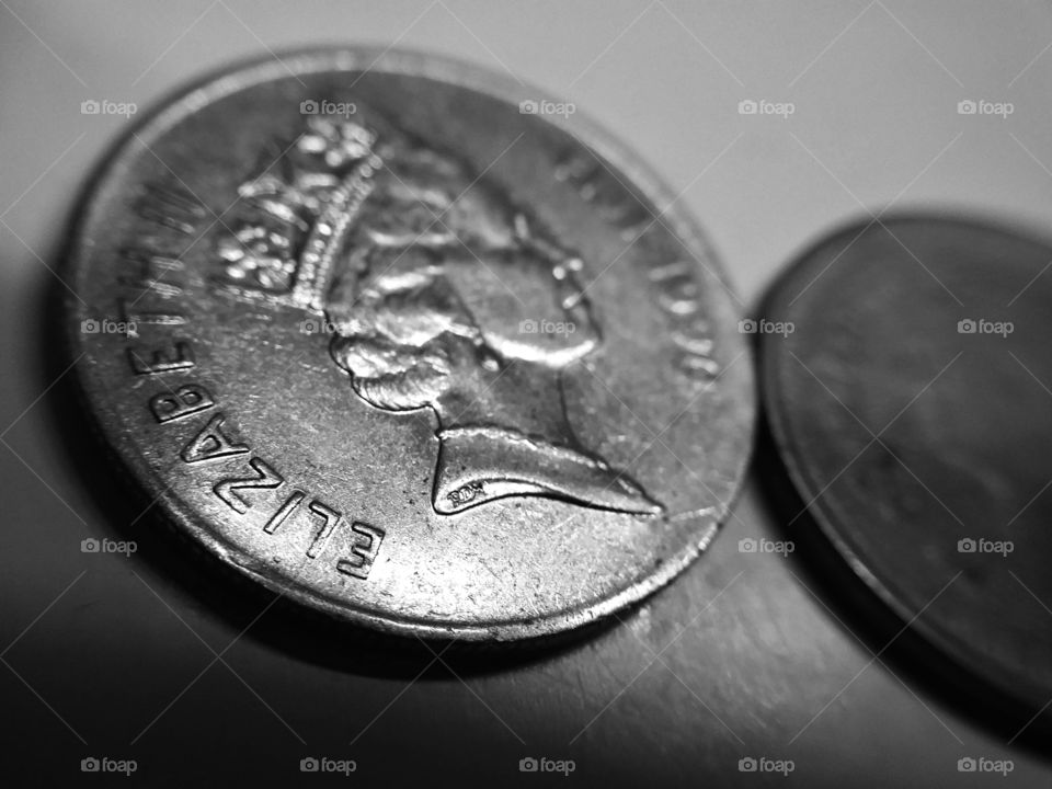 A coin with Queen Elizabeth .