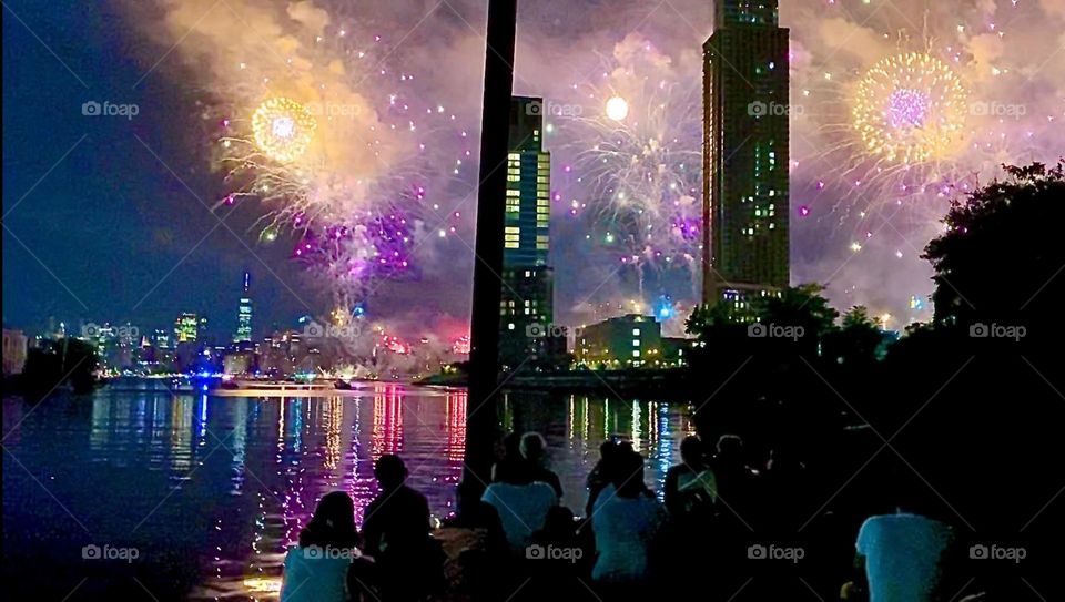 Amazing how all inclusive natural as well as manmade phenomena can manifest, how synchronistically & to which extent they interact & spontaneously „open up windows“ onto completely unexpected venues of the imagination. 2022. Hypnotic Productions