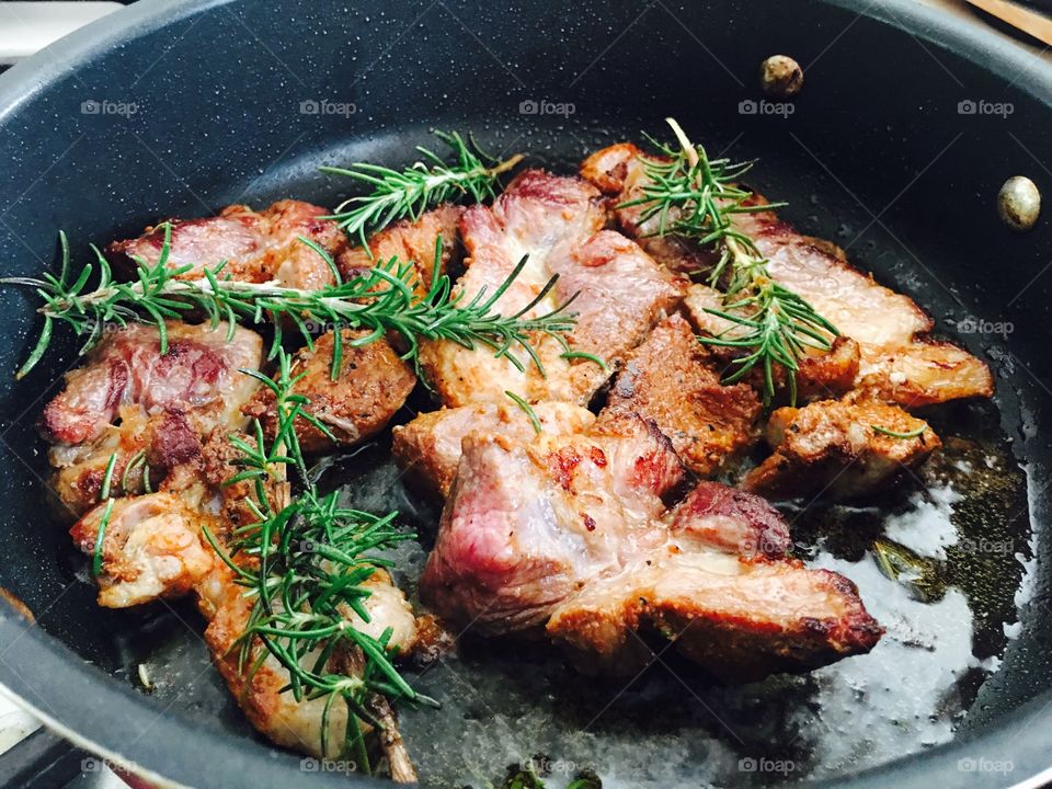 Grilled pork with herbs 