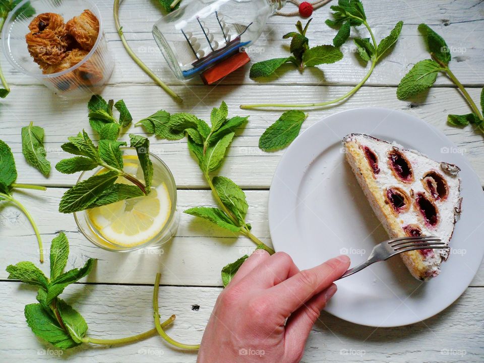 cake and lemonade