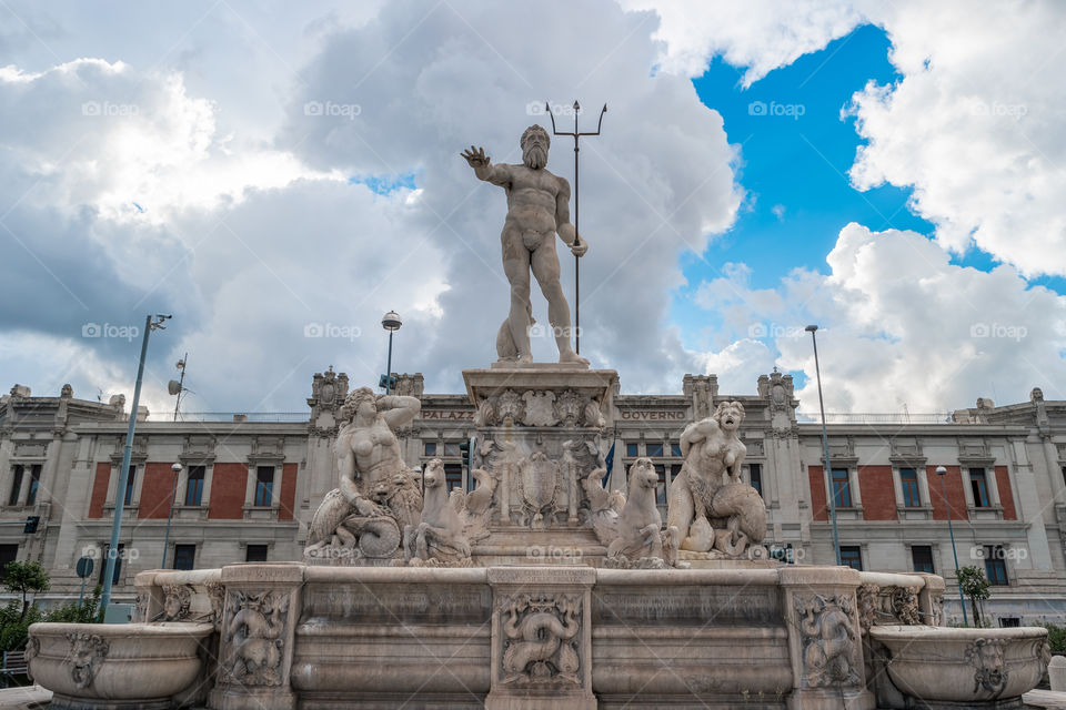 neptune statue