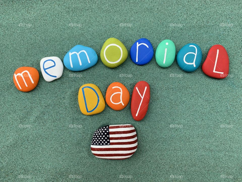 Memorial Day,  federal holiday in the United States for remembering and honoring the military personnel who perished while serving in the United States Armed Forces. Souvenir with colored stones