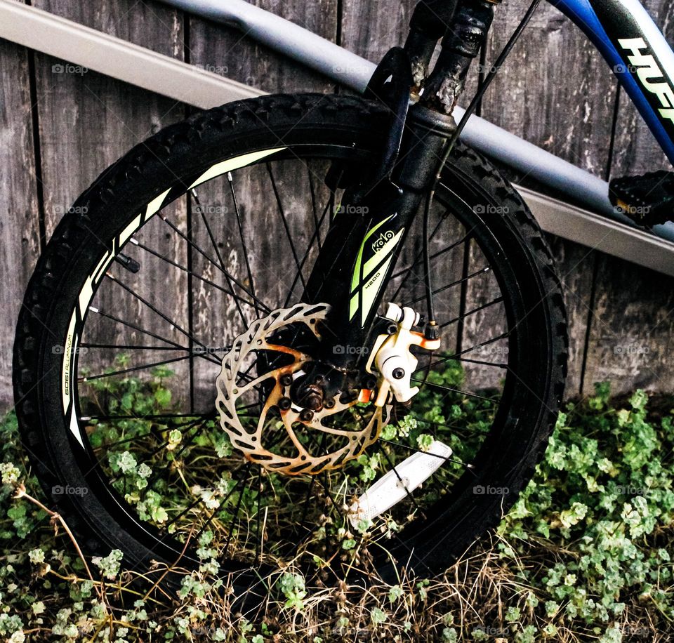 Close up of a bicycle tire, the metal rusted. 