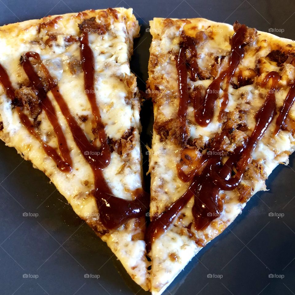Bbq pizza slices