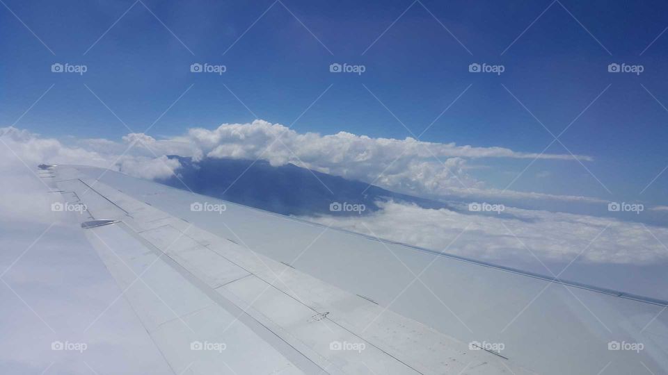 flying over hawaii