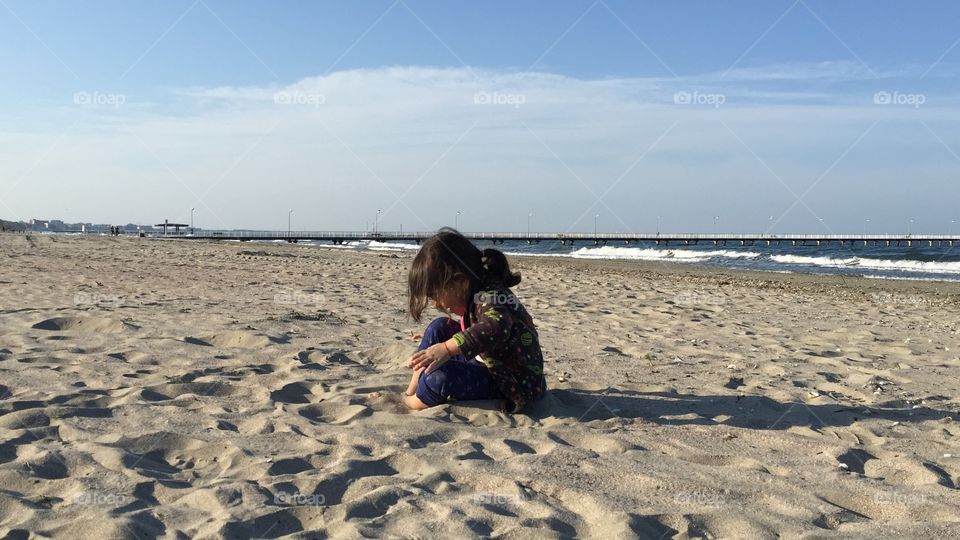 Sand and child 