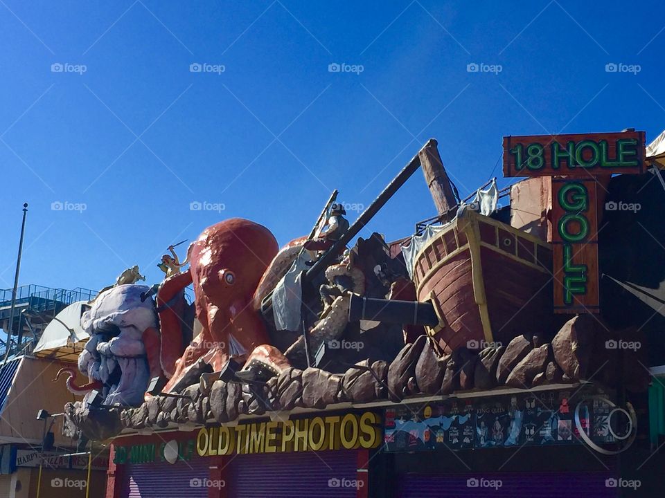 Storefront sculpture