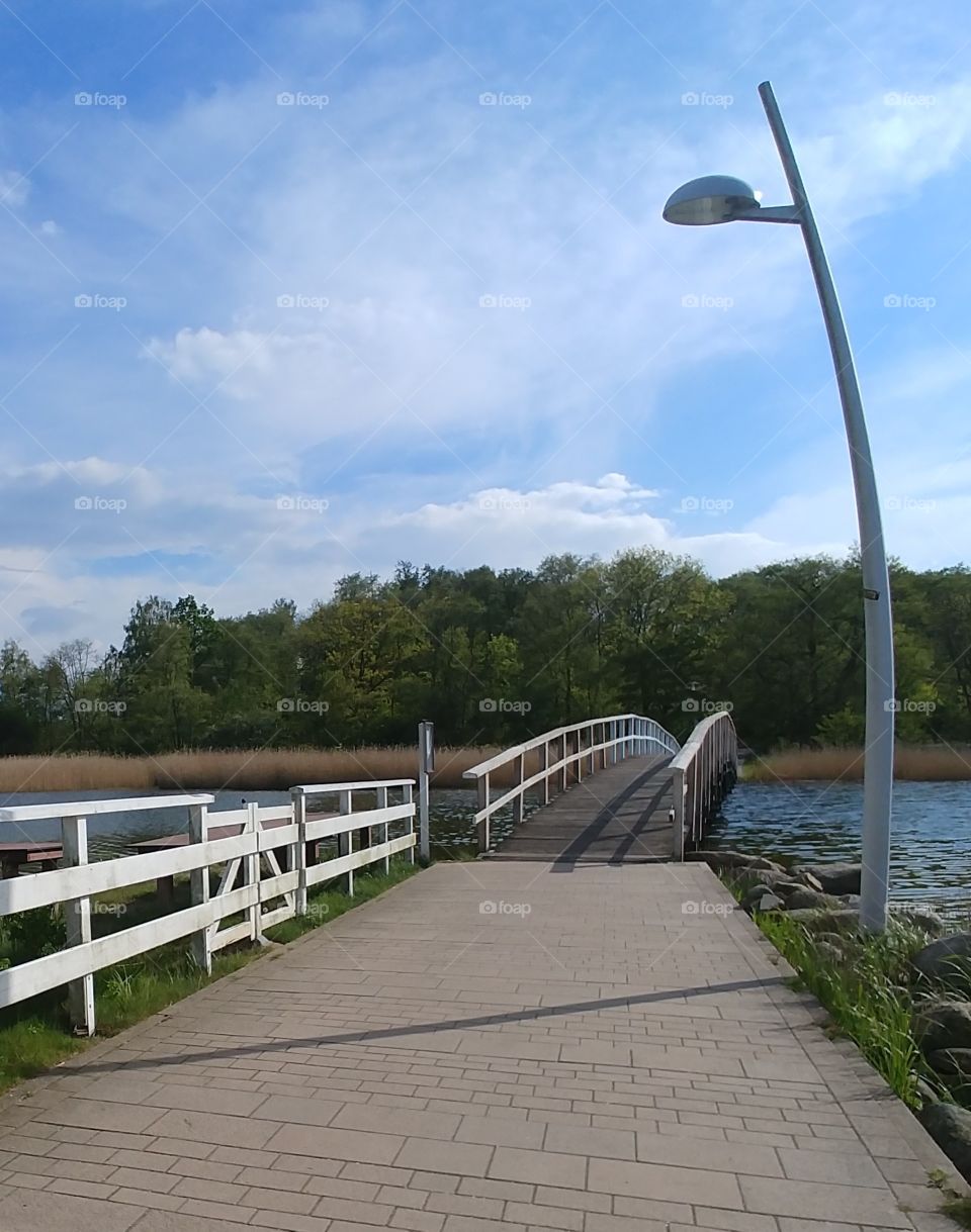 Brücke steg Übergang weg Sommer hell Tag