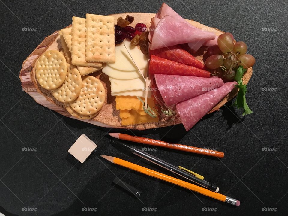 Sip and sketch snack plate 