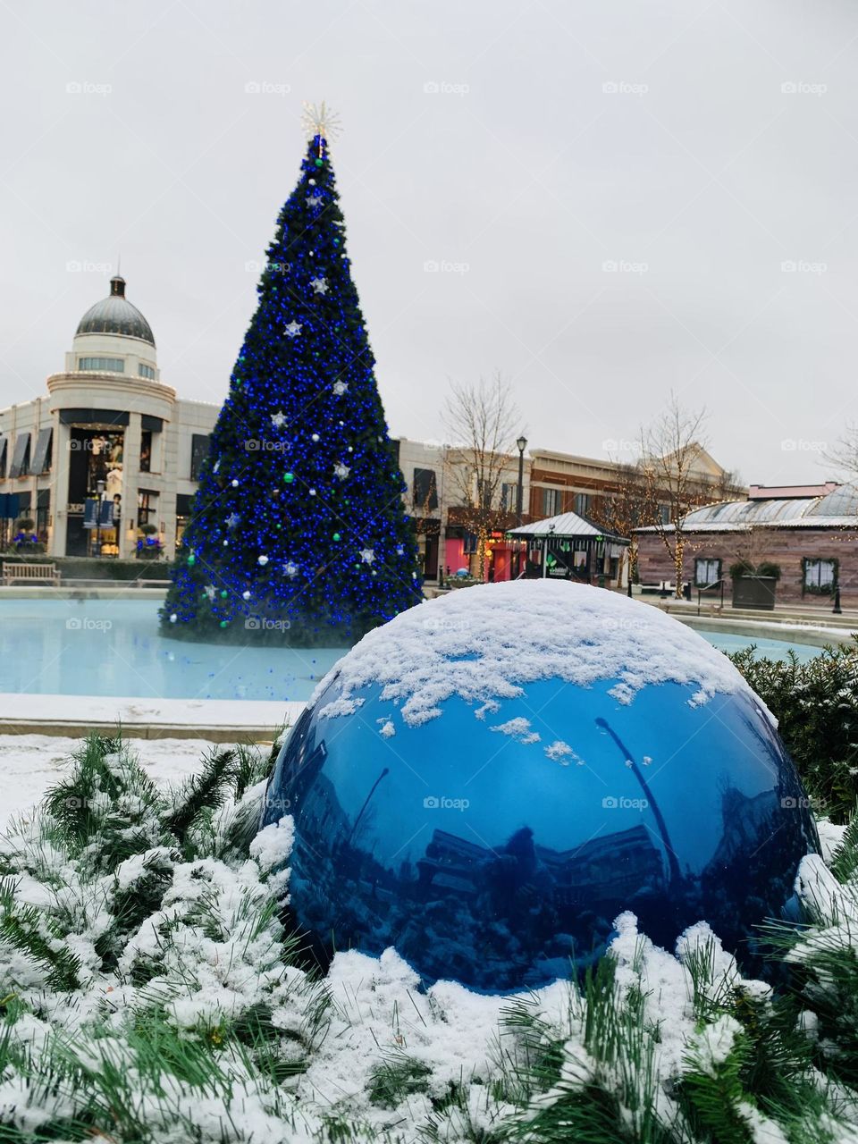 The holiday spirit is in full effect at the local mall. Blue and white is a big color combination this year! 