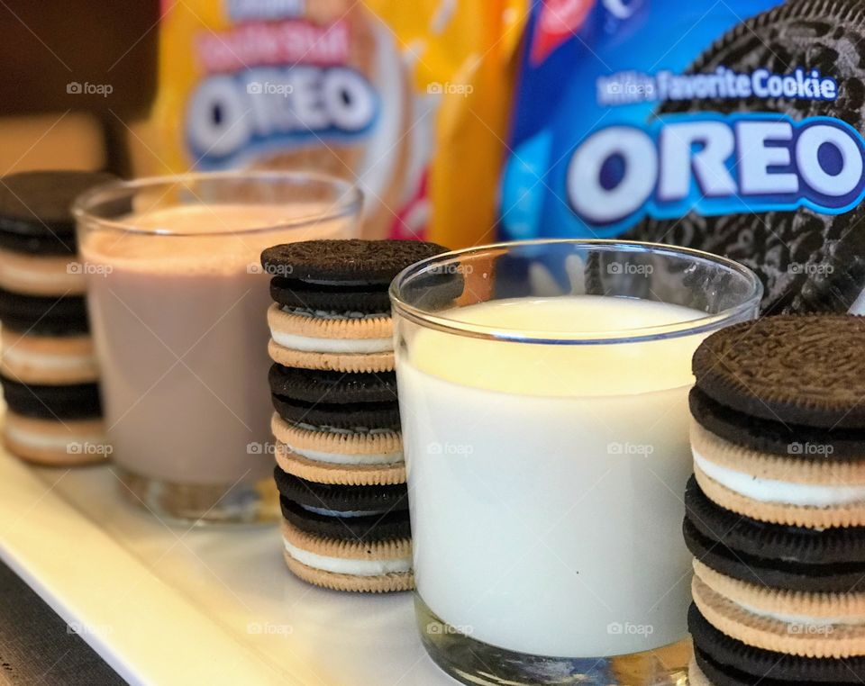 Oreo cookies with milk