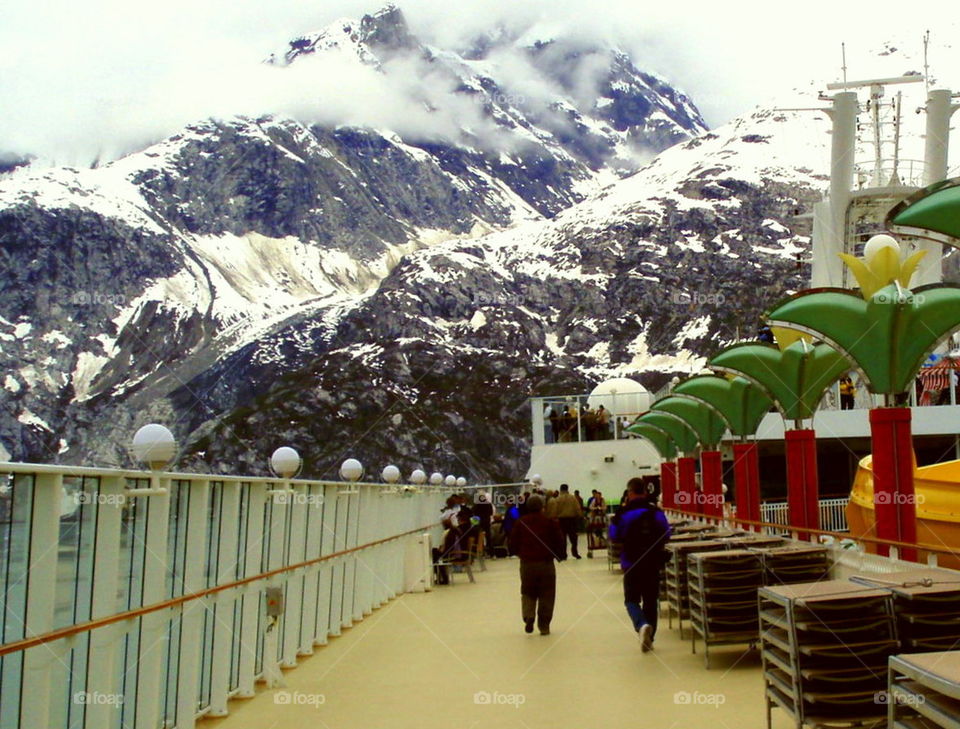 Contraction of Seasons. The palm trees and the glacier mountains gave a unique contradiction of seasons