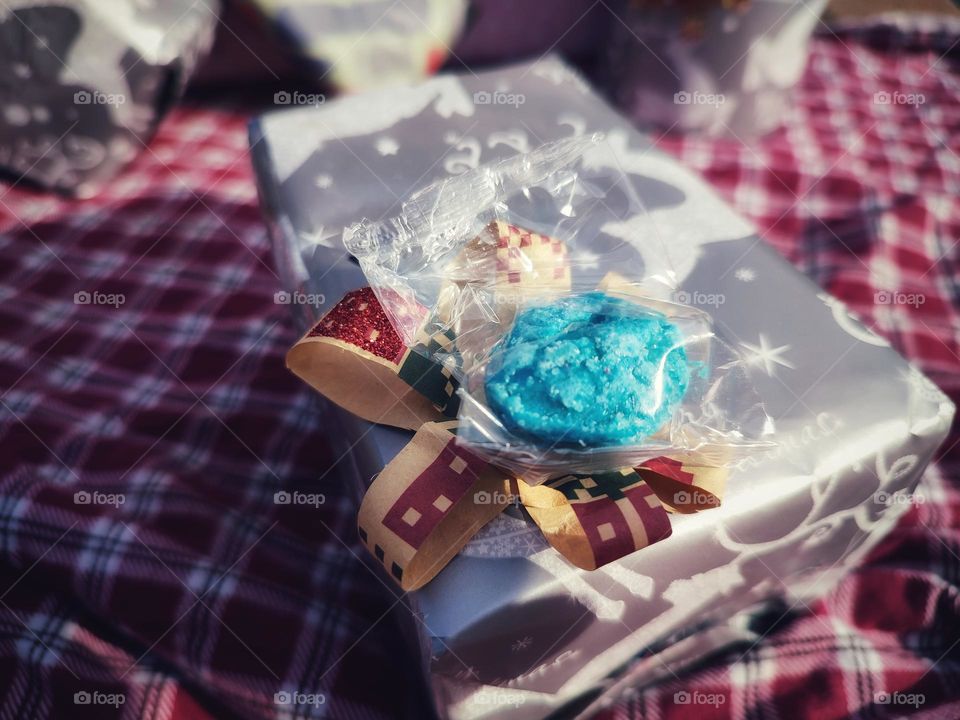 Gifts - wrapping presents