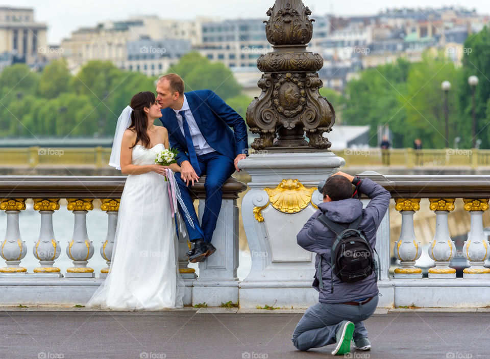 Newly married couple on a photo shoot in Paris