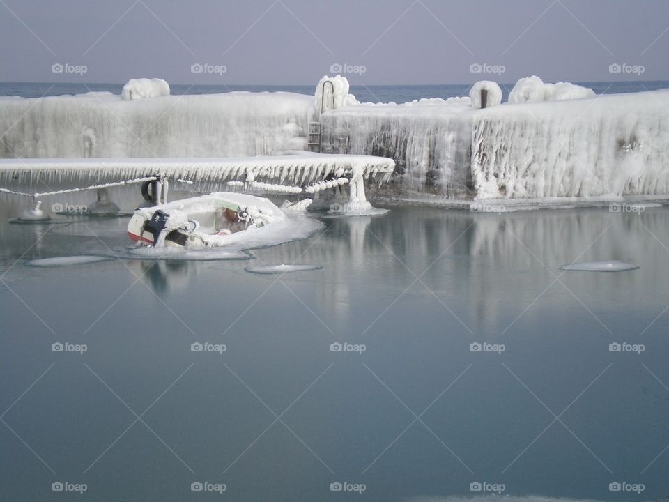 Images spectaculaires des berges du Léman gelées 